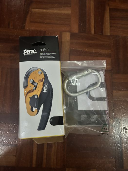 Descensor autofrenante Petzl I’D S +     Mosquetão com trava de rosca