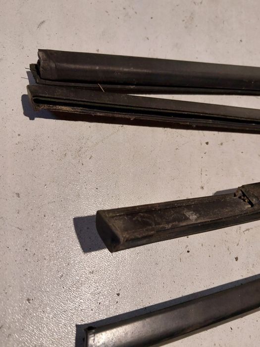 Listwa zgarniająca drzwi szyby BMW e 46 compact prawa lewa