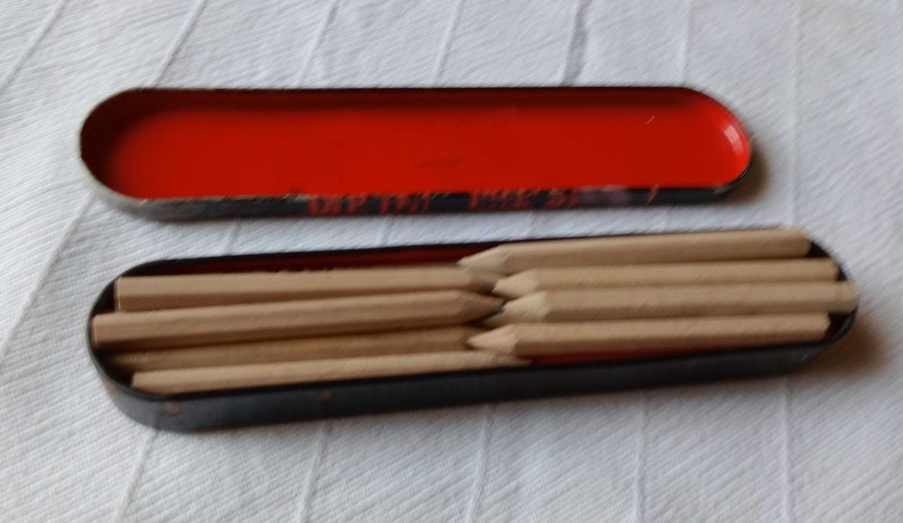 Estojo metal Super Man, com 20 Lápis + lápis com cabeça de boneco