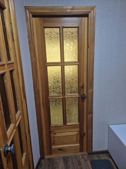Двері деревяні .