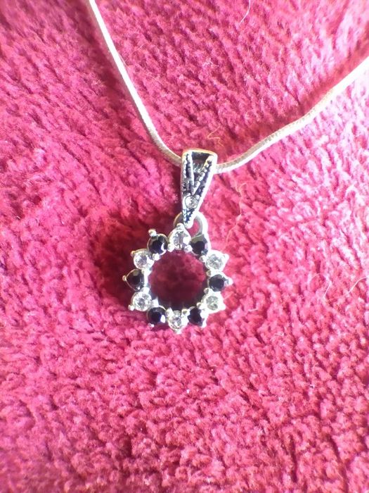 Charms, mała zawieszka z łańcuszkiem