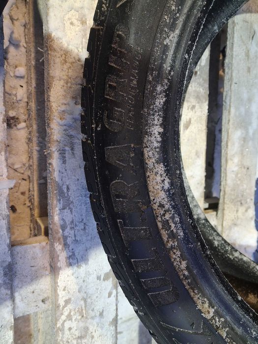 1x 235/45 R18 Goodyear UltraGrip Performance