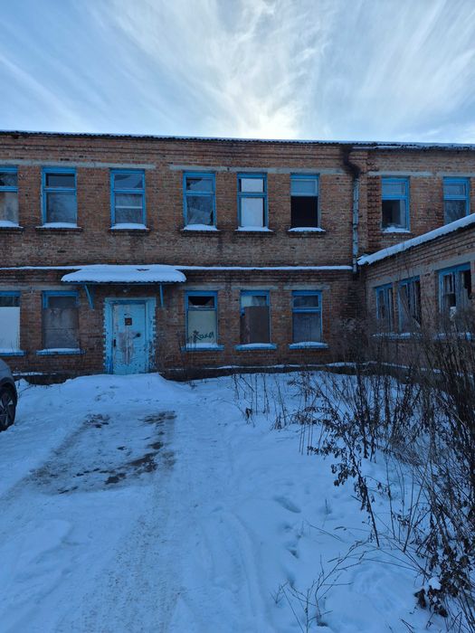 Нежитлова будівля 1408,1 м2, 0.2 га. Хмільник, вул. Симоненка 3