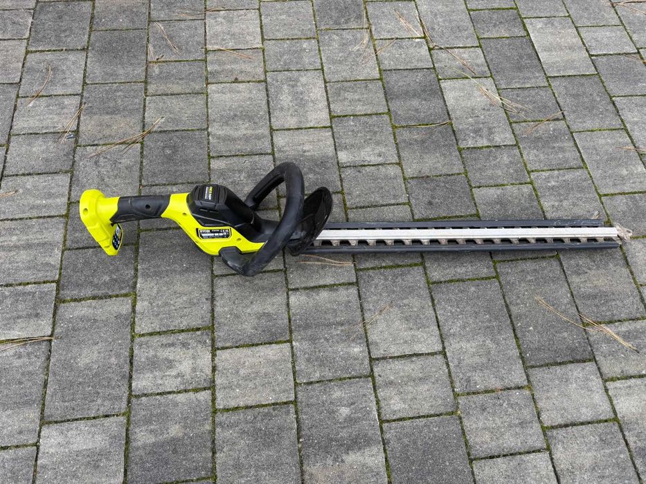bezszczotkowe  nożyce do żywopłotu Ryobi RY18HTX60A