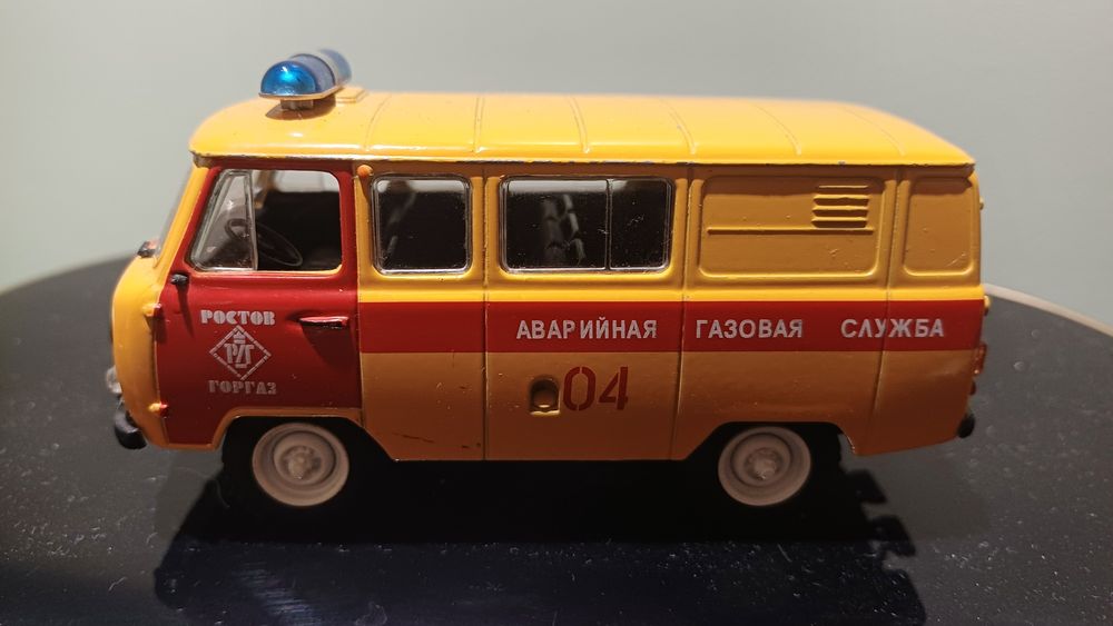 1/43 Scale AGS04 Russian UAZ-3909 Van (Emergency Gas Service) Orange/R