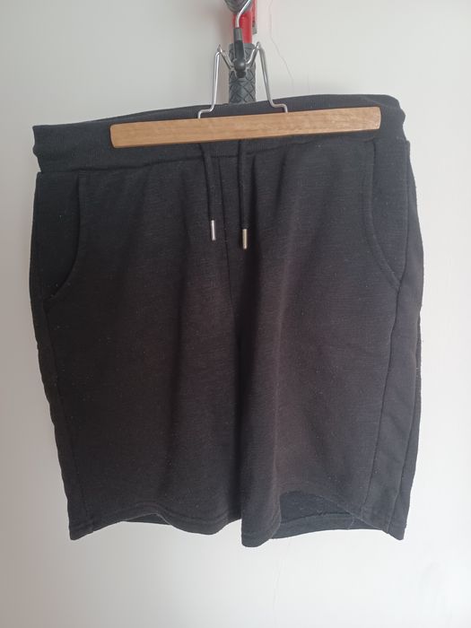 Czarne krotkie spodenki