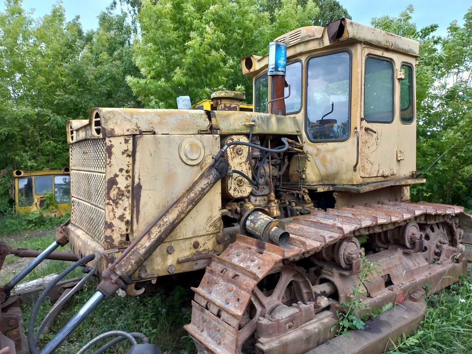 Каток дорожній вібраційний Stavostroj VSH100, Грейдер ДЗ-122Т