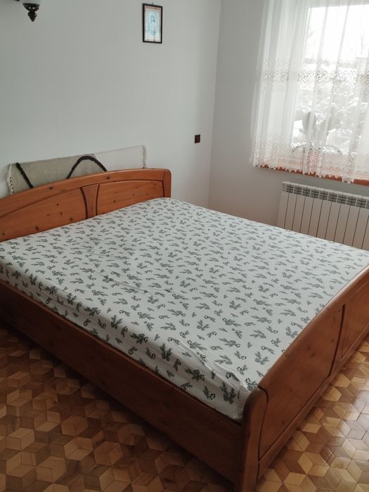 Łóżko drewniane skrzynka 180 x 200 materac jak nowe