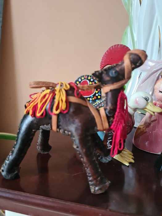 Figurka skórzany wielbłąd