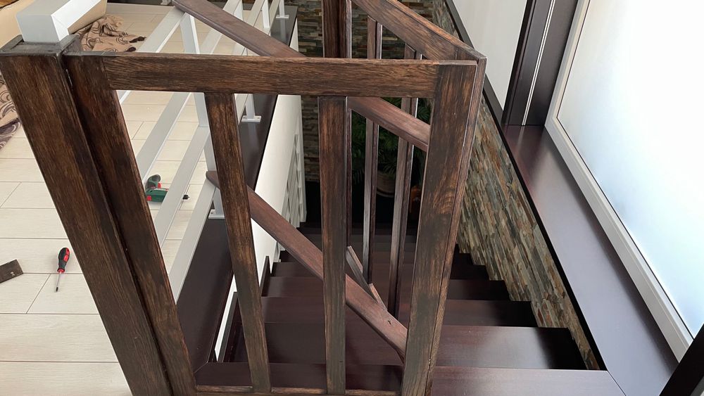 Proteções de escada - 100% madeira e com porta