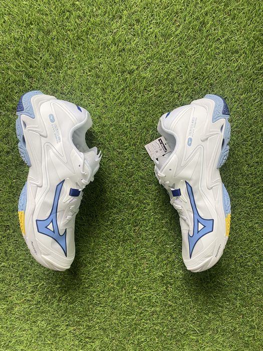 Волейбольні кросівки mizuno