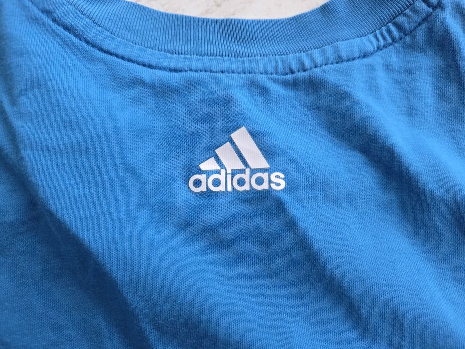 Niebieska koszulka adidas
