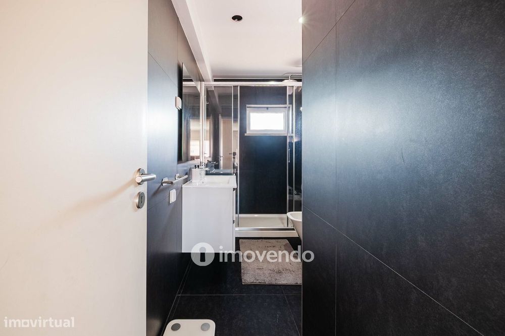 Apartamento T2 com boas áreas e muita luz natural, em Telheiras