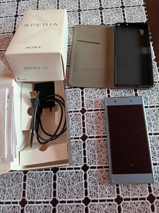 Smartfon  Sony Xperia XA1 Plus +ładowarka+ etui