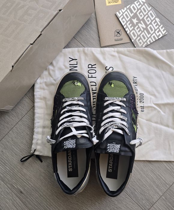 Golden Goose Stardan LTD Edition
Stardan glitter-detail sneakers 
Stardan glitter-detail sneakers