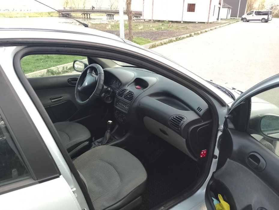 Продам Peugeot 206
