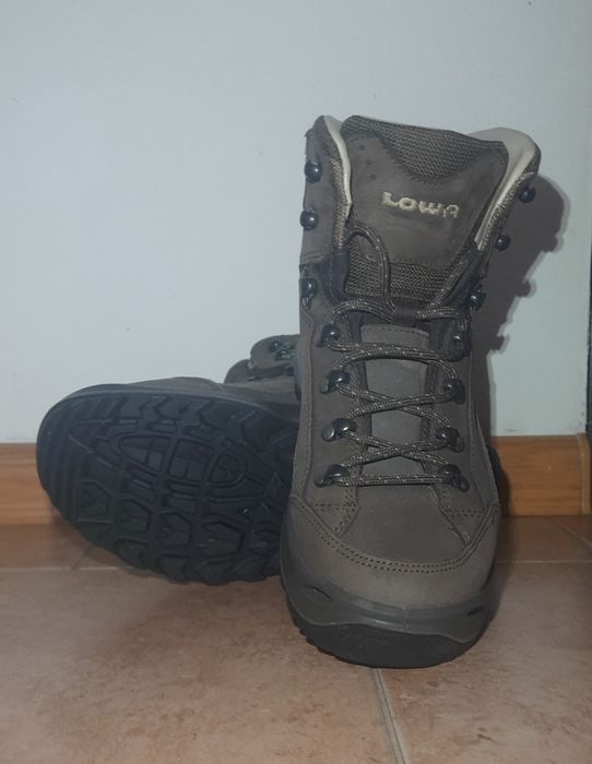 Чоботи Lowa жіночі 38 розмір
