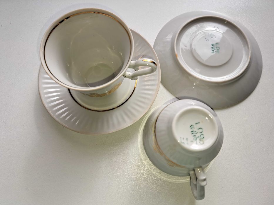 Радянські чашки з блюдцем золотим візерунком, вироблено в 1970-х роках