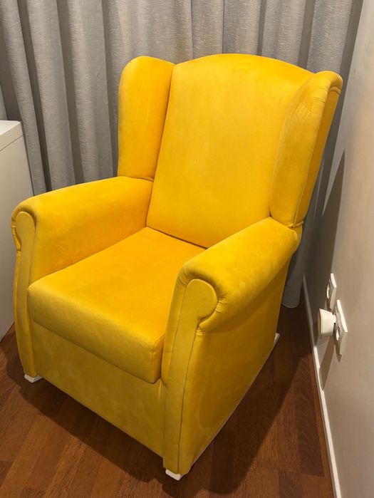 Cadeirão amarelo