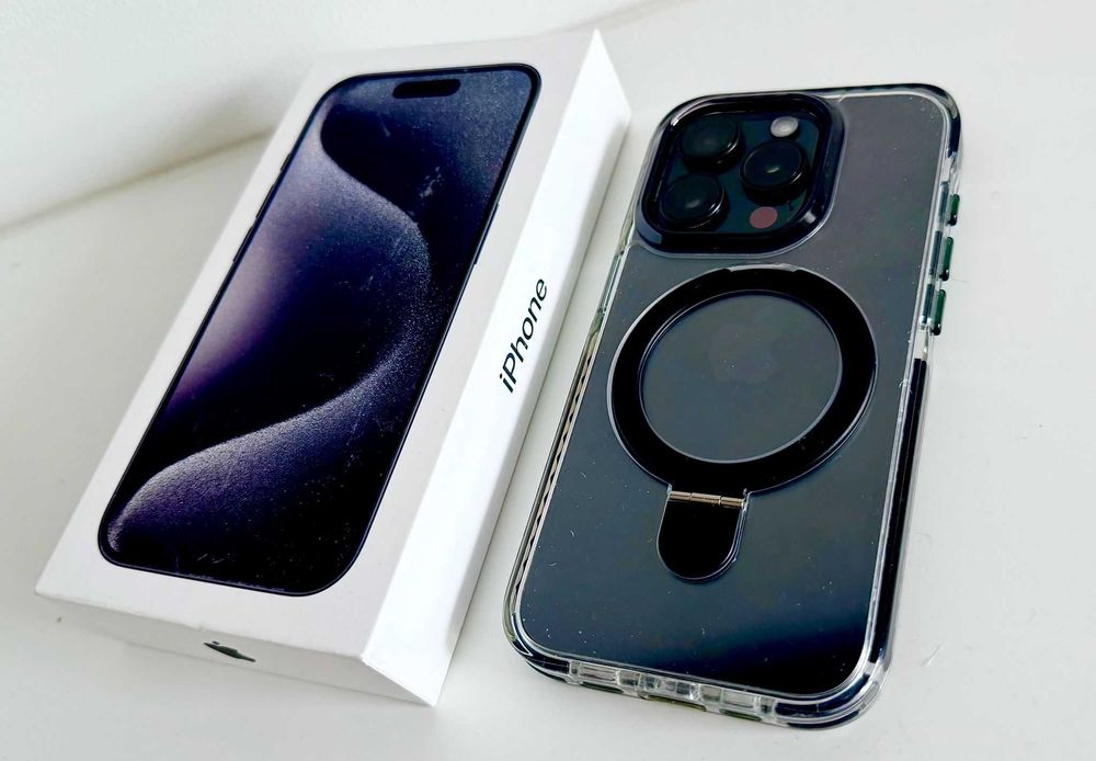 Apple iPhone 15 Pro 5G Black Titanium + Pudełko + 6 Etui