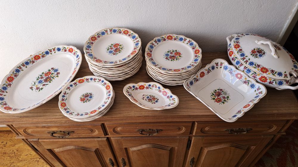 Serviço de jantar clássico_26 peças_louças Pinheira-Aveiro