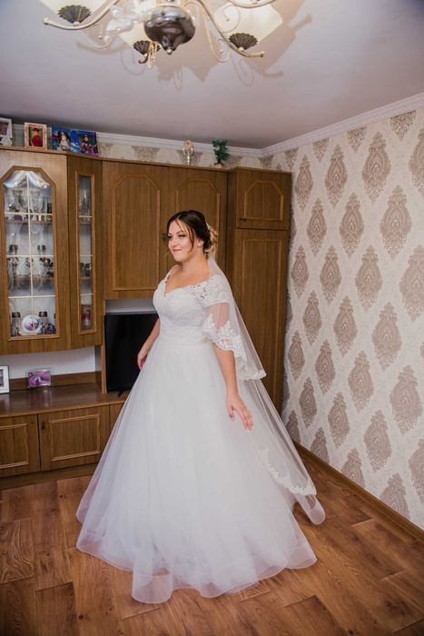 Продам весільну сукню