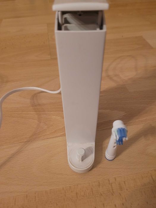 elektryczna szczoteczka do zębów Braun z timerem