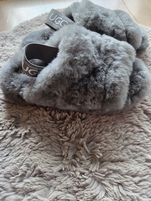 Szare UGG kapcie 37