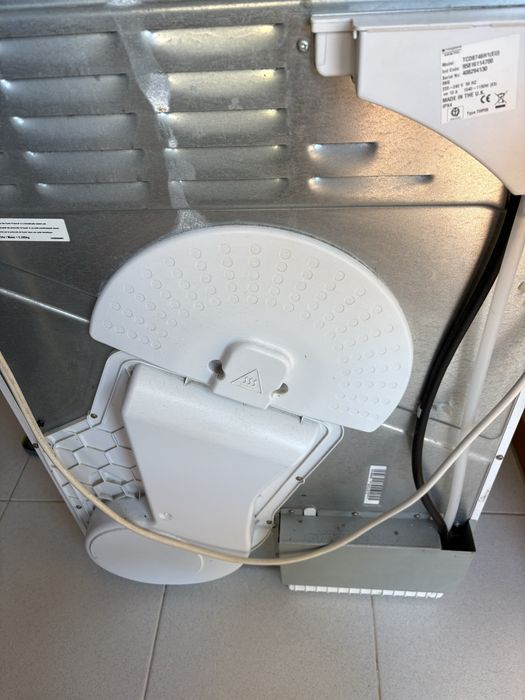 Máquina de secar Hotpoint Ariston A TCD 874