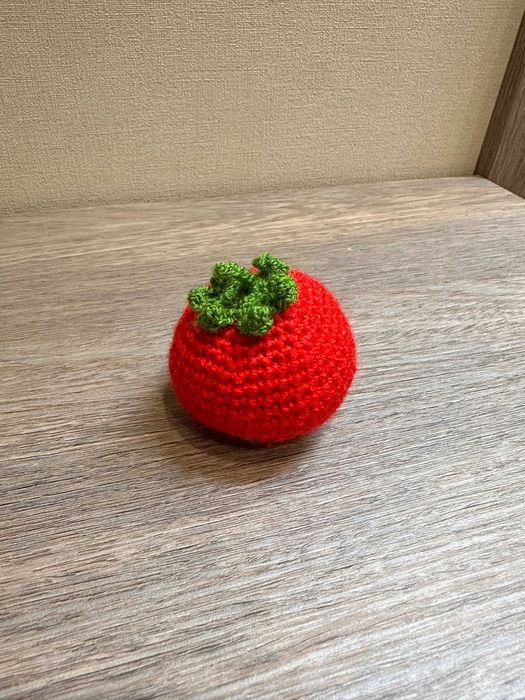 Дитяча в'язана м'яка іграшка. Овочі та фрукти.
