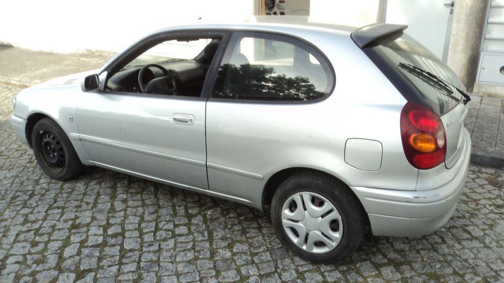 Toyota Corolla E11 1.4 3P 2001 - Para Peças