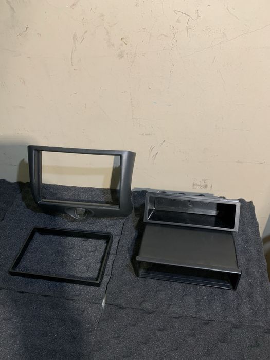 Moldura para Auto rádio/Ecrã/Monitor YARIS e 2 Caixas de Armazenamento