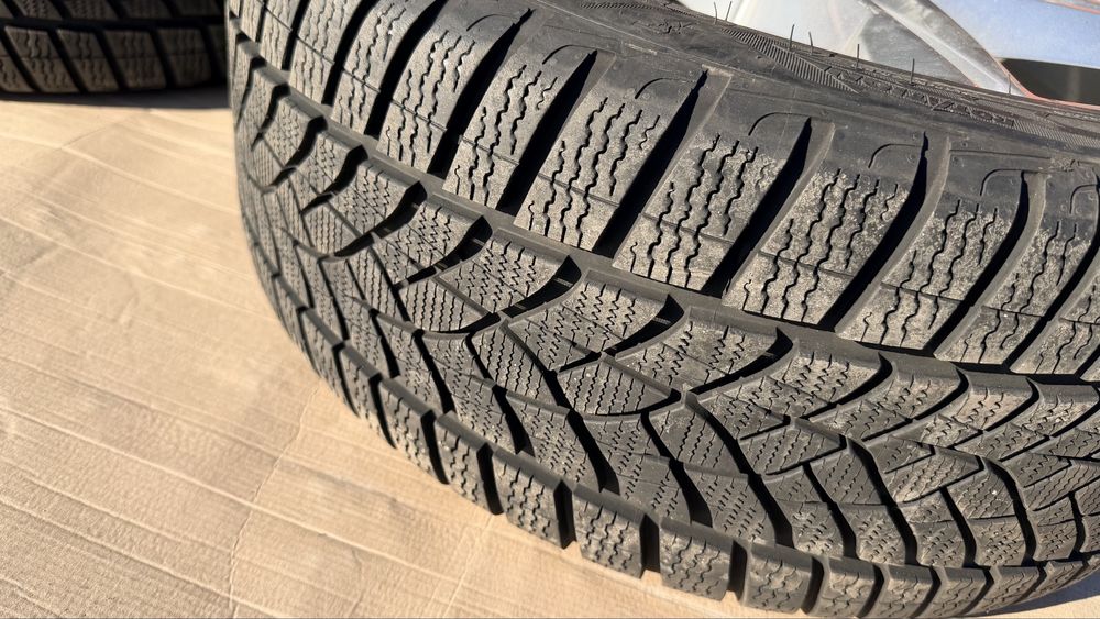 245/40 R18 диски з резиною