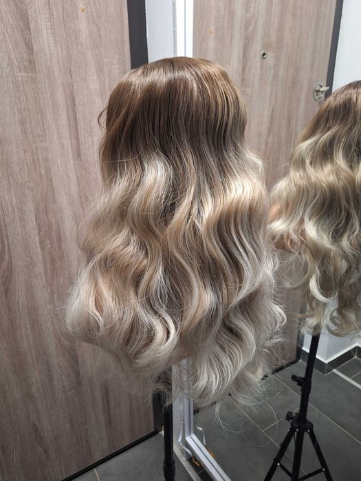 Długa Kręcona Peruka Blond Ombre NaKoronkowej Siateczce Lace Front Wig