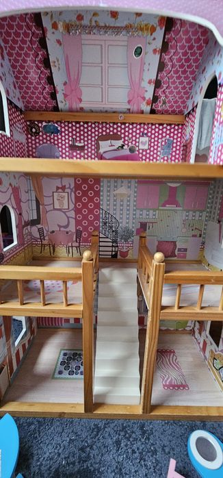 Domek drewniany dla lalek