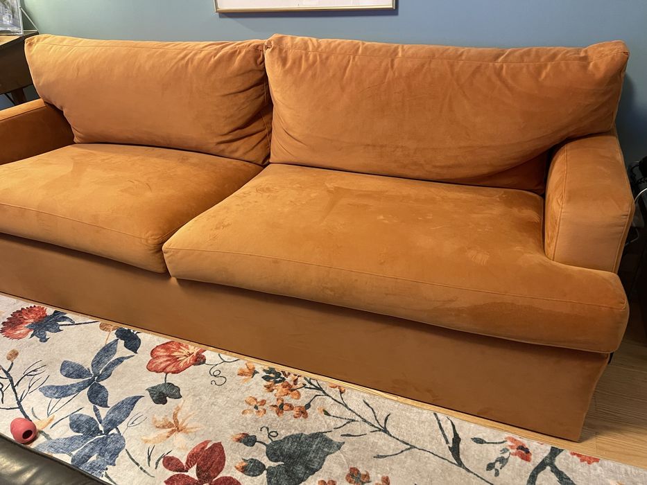Sofa de 3 lugares em tom  “ferrugem claro”