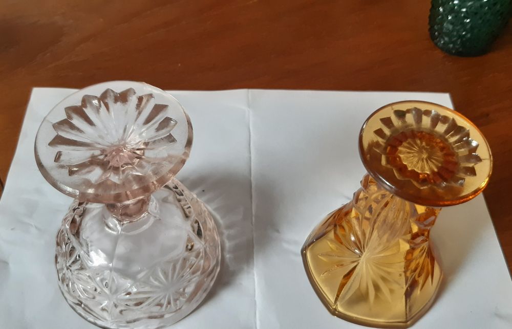 Wazonik z HSG Ząbkowice - szkło prasowane z PRL