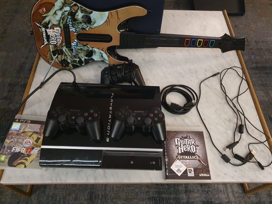 Bundle Playstation 3, com 3 comandos + Guitar Hero Metallica + FIFA 17