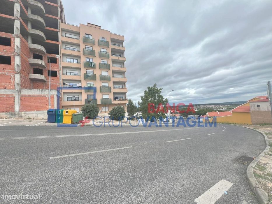 Apartamento T2, 3º andar - Quinta do Brandão, Paredes - Alenquer.