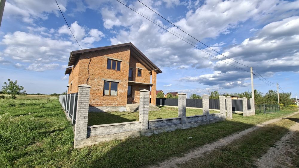 Продаж нового будинку. Комунікації. 10соток землі. Камін. Сад.