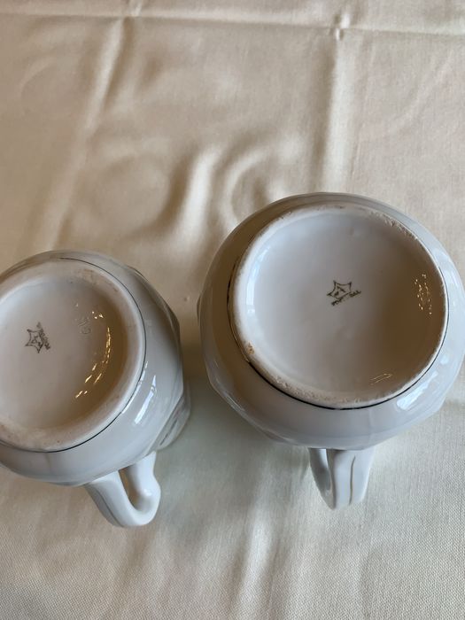 Duas canecas de porcelana  Artibuz