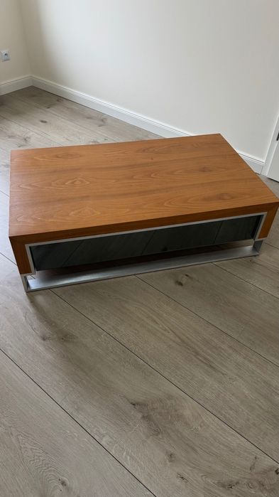 Stolik praktyczny z szufladą