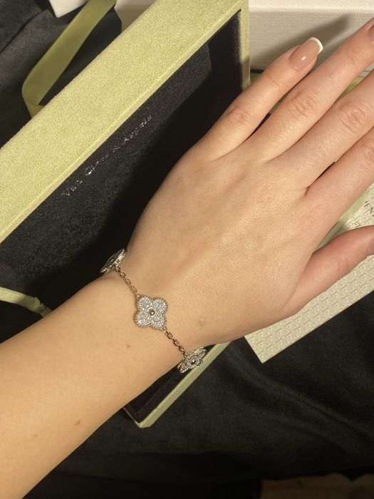 Вишуканий браслет у стилі Van Cleef & Arpels