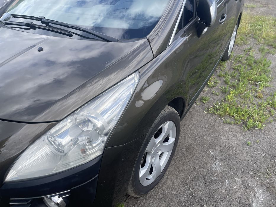 Peugeot 3008.                                        .