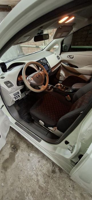 Nissan leaf 2011р