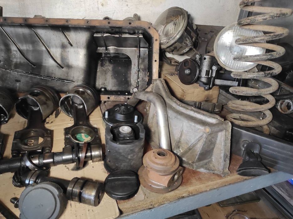 Запасні частини Е34 двигуна М21 В24