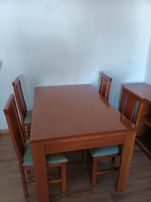 Conjunto de sala em madeira