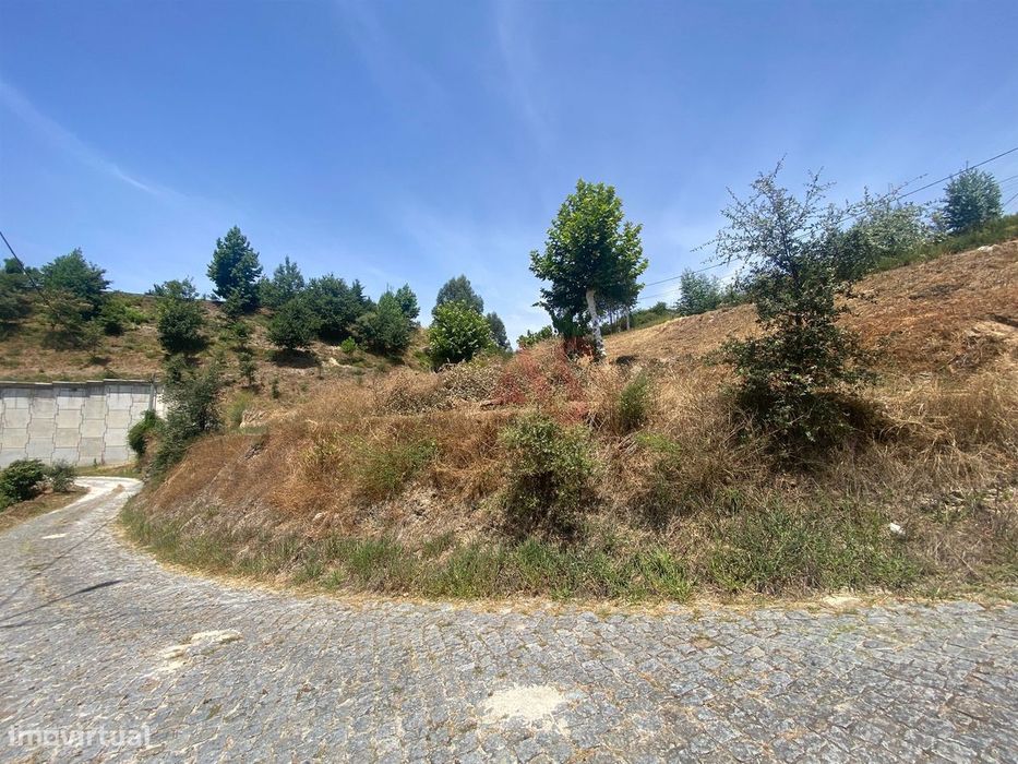Construction Plot of 816 m² in Silvares, Lousada