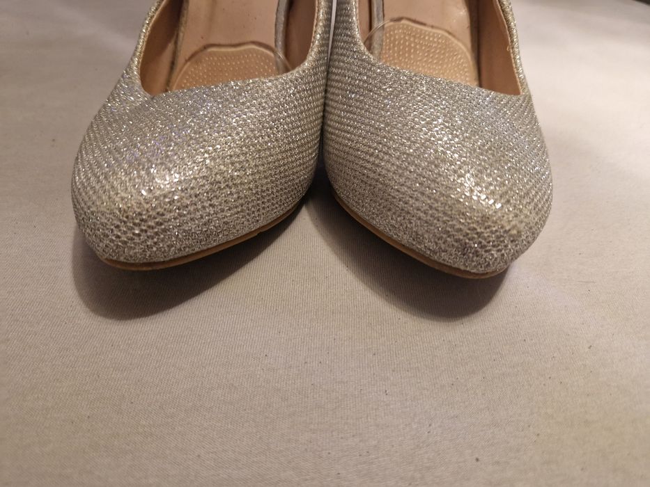 Srebne szpilki rozmiar 37 błyszczące