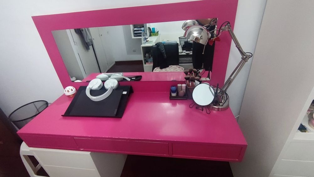 Secretária com espelho